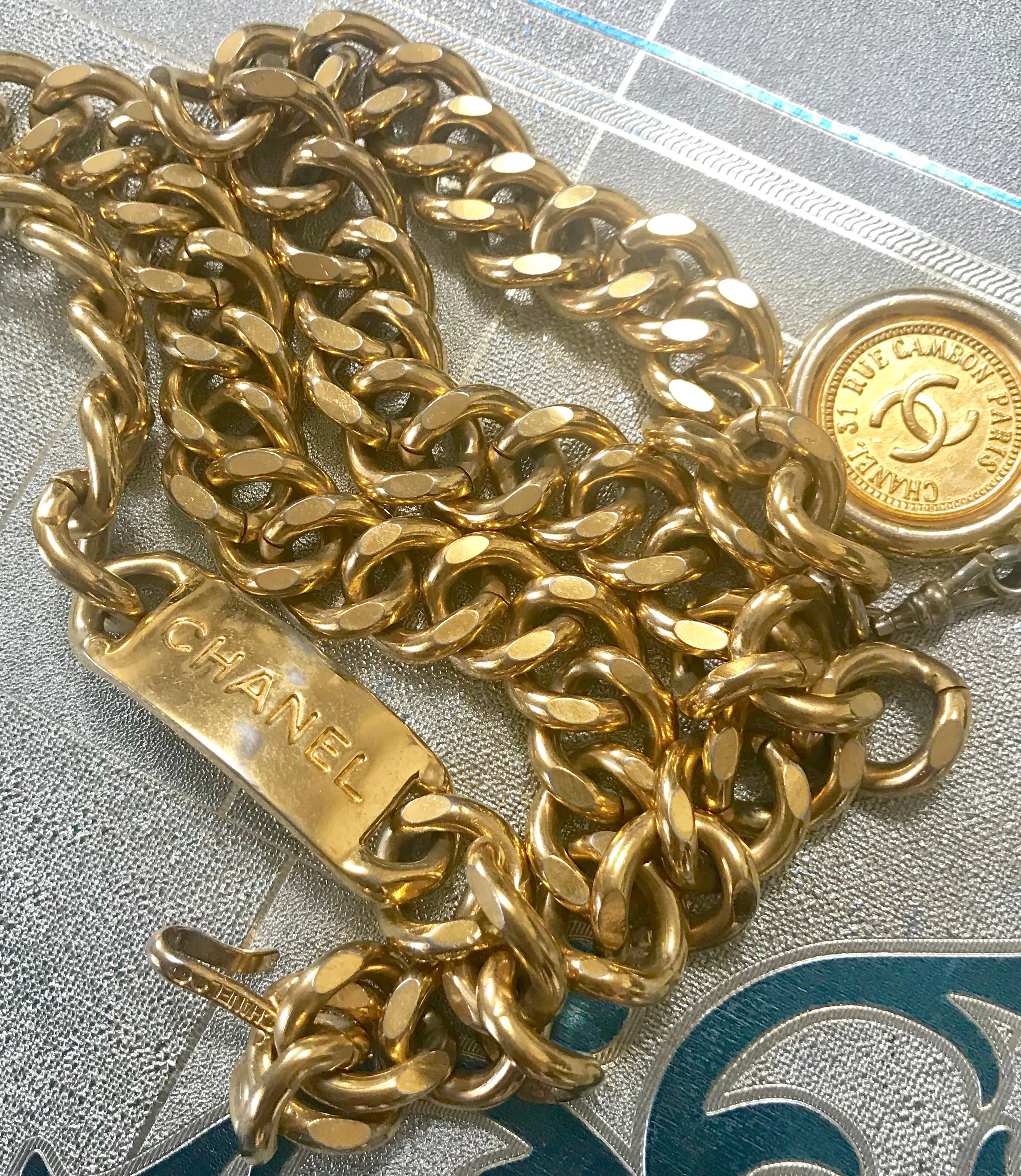 1980s-1990s. Vintage CHANEL golden thick chain belt with a golden CC charm and logo plate. 83cm at max