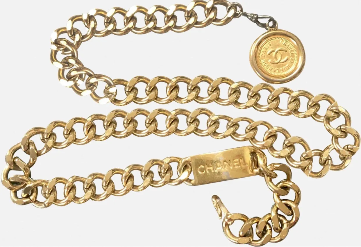 1980s-1990s. Vintage CHANEL golden thick chain belt with a golden CC charm and logo plate. 83cm at max