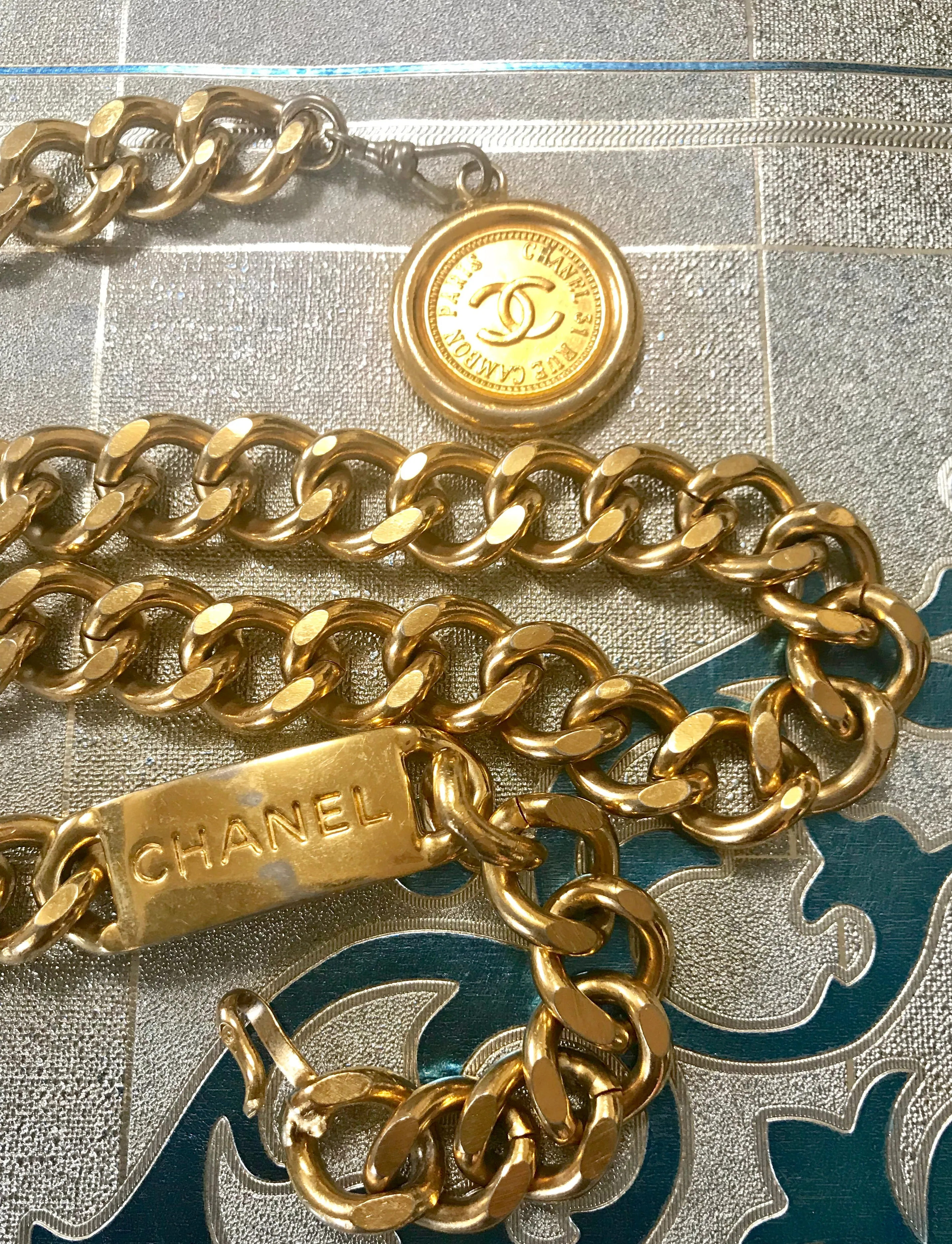1980s-1990s. Vintage CHANEL golden thick chain belt with a golden CC charm and logo plate. 83cm at max
