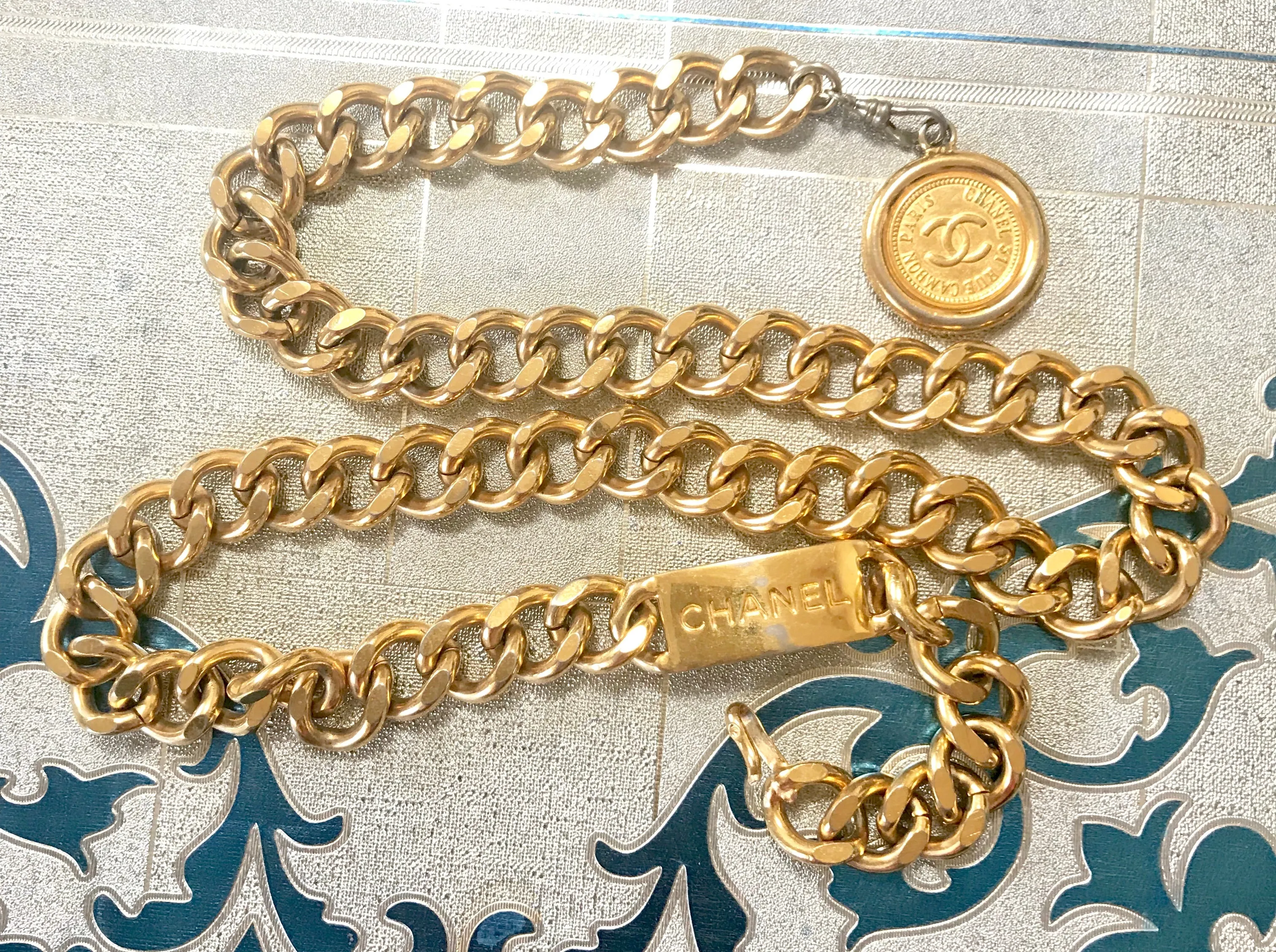 1980s-1990s. Vintage CHANEL golden thick chain belt with a golden CC charm and logo plate. 83cm at max