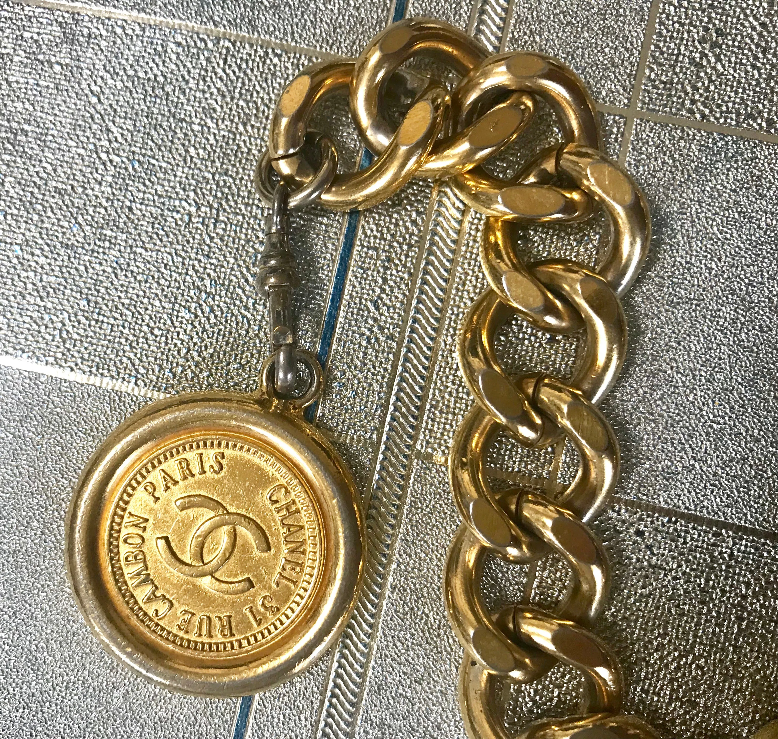 1980s-1990s. Vintage CHANEL golden thick chain belt with a golden CC charm and logo plate. 83cm at max