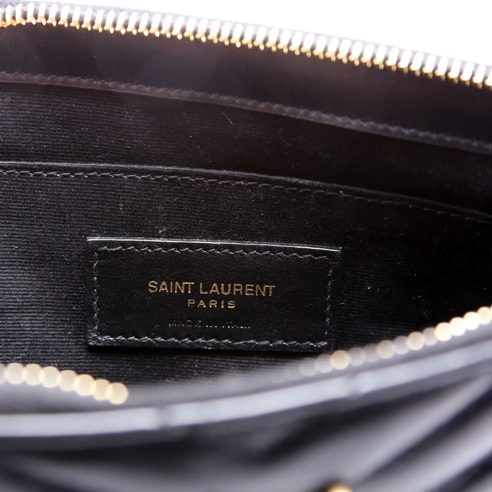 379039 A5 Matelasse Pouch Black