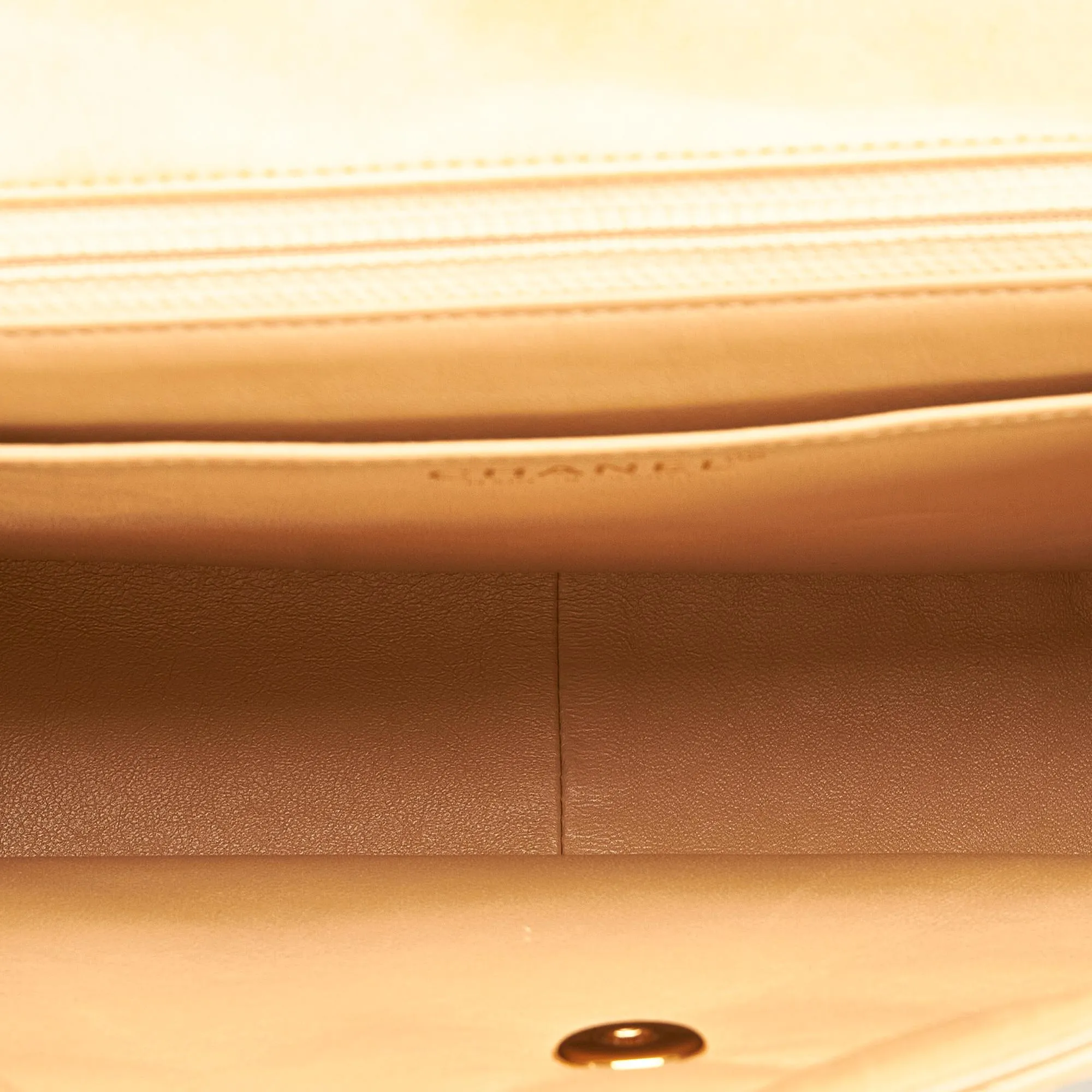 Chanel Bicolor Leather Shoulder Bag (SHG-k3TZpL)