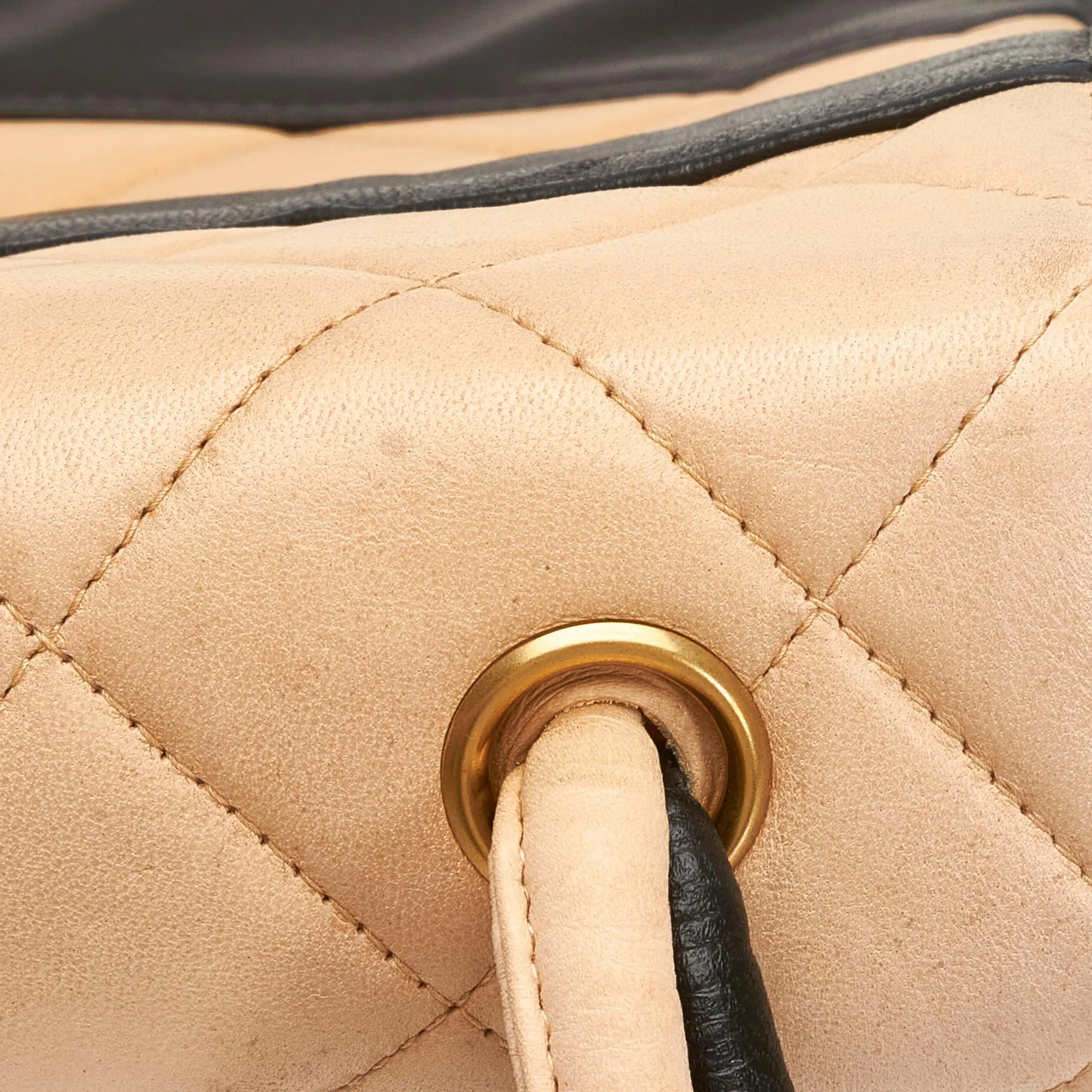 Chanel Bicolor Leather Shoulder Bag (SHG-k3TZpL)