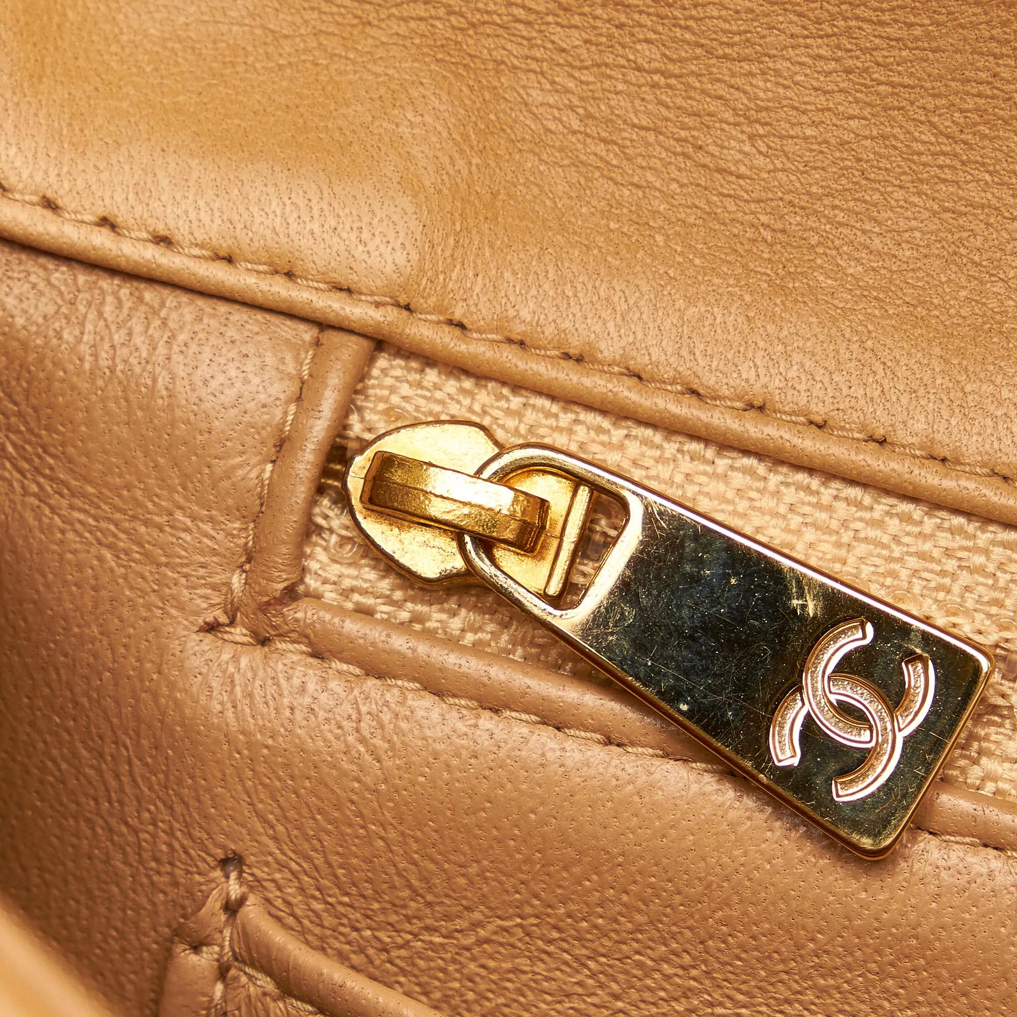 Chanel Bicolor Leather Shoulder Bag (SHG-k3TZpL)