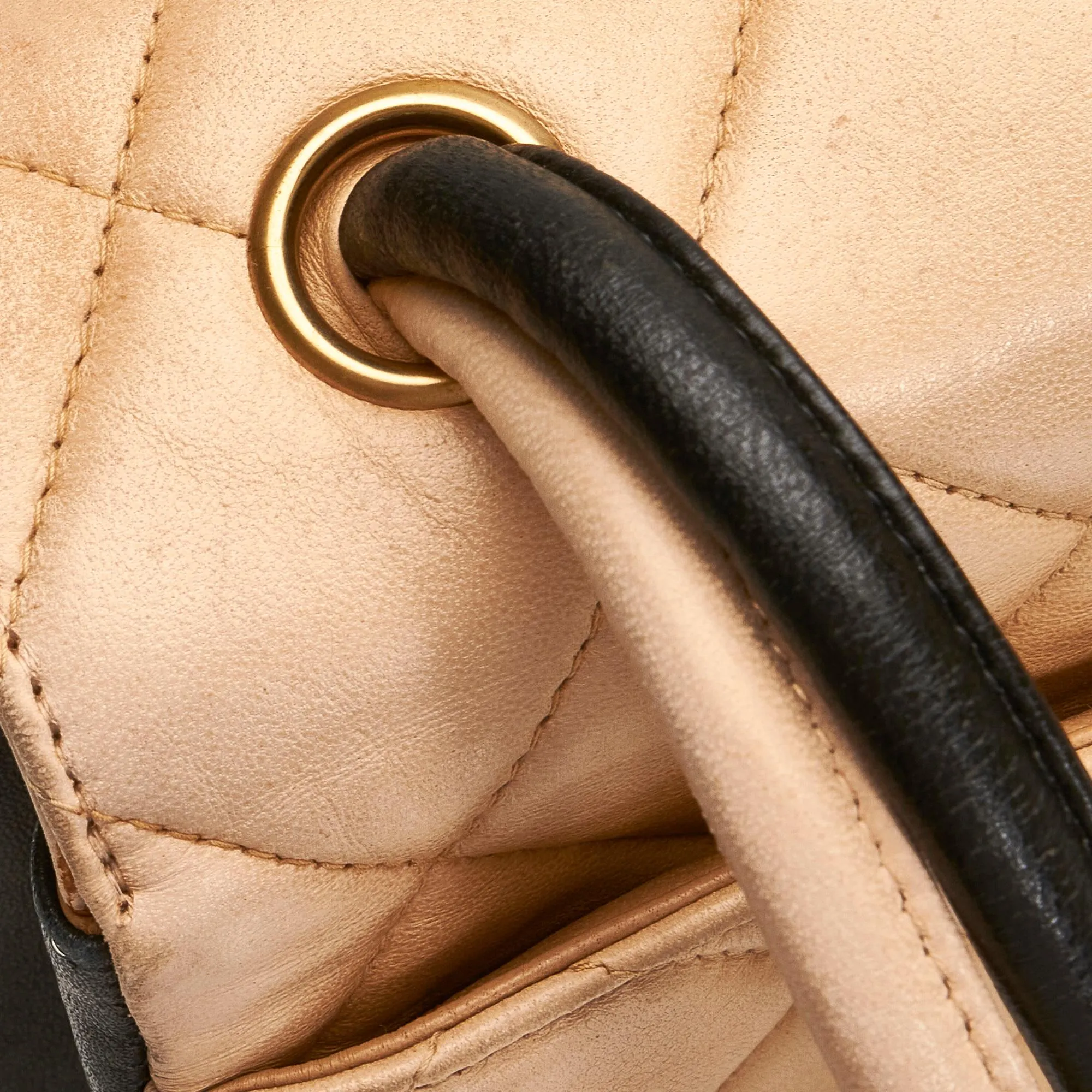 Chanel Bicolor Leather Shoulder Bag (SHG-k3TZpL)