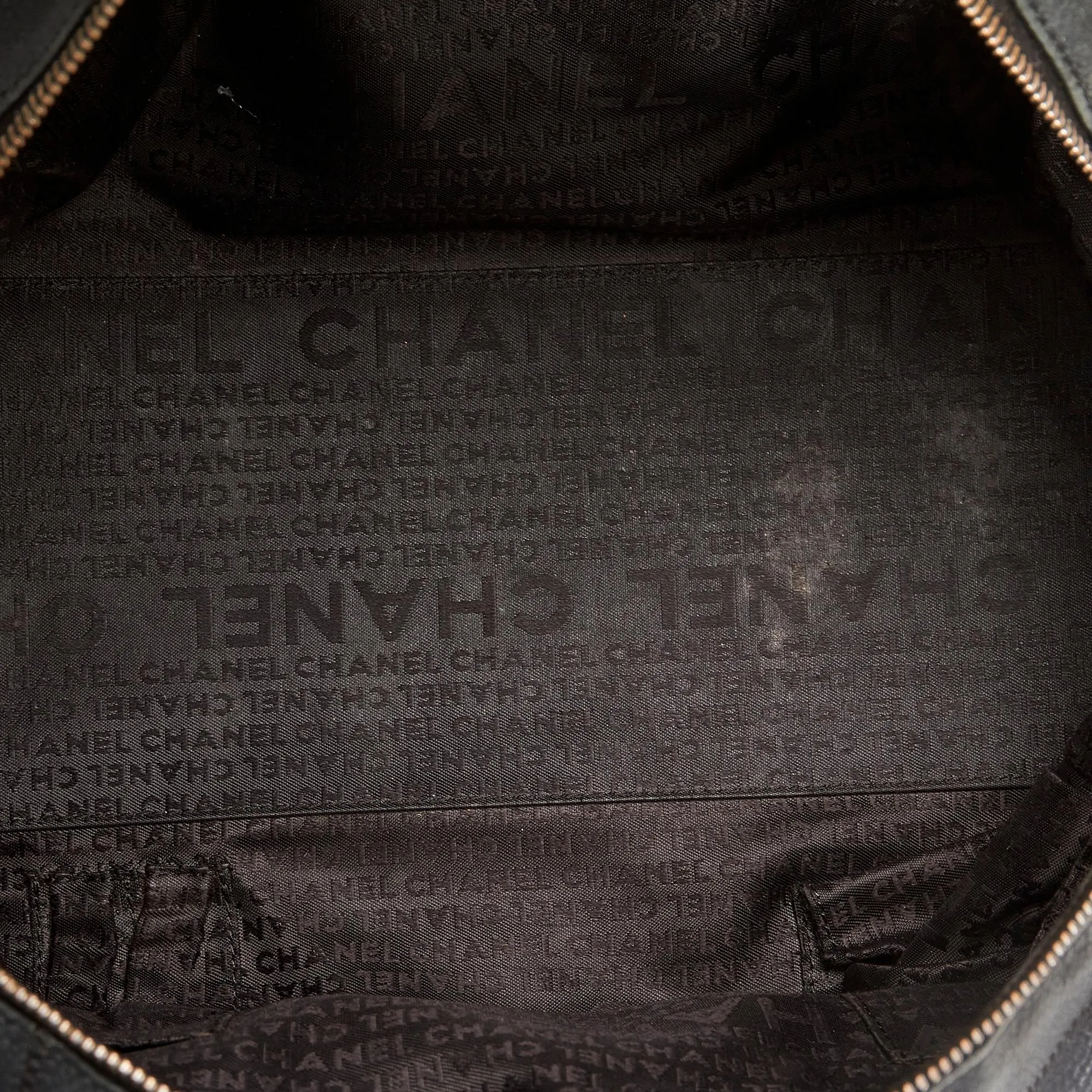 Chanel Caviar Square Stitch Shoulder Bag (SHG-cRPGwC)