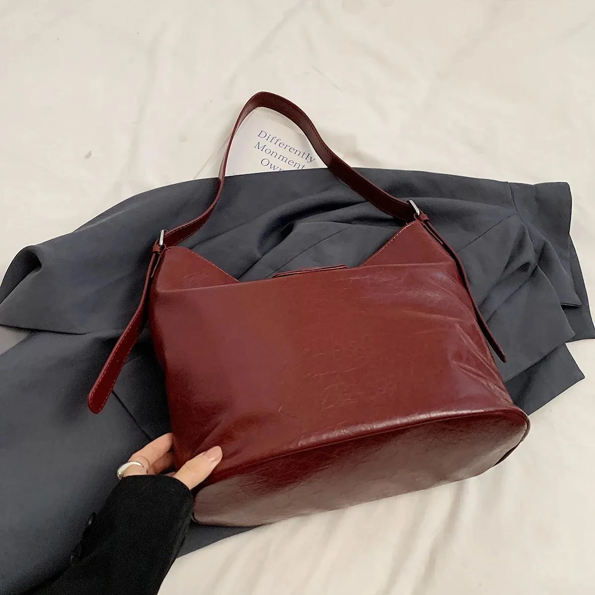 Large Shoulder Bags Women's Soft Leather Belt Buckle Zipper Crossbody Purses